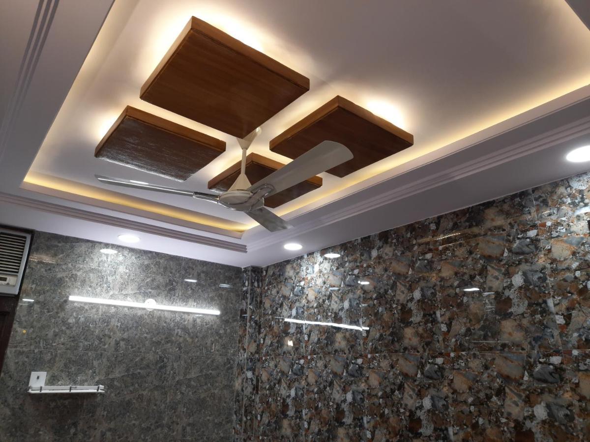 Cream Location Luxury Stay In Posh Lajpat Nagar With Attached Kitchen And Washroom,Complete Private Apartment With Full Privacy And Private Entrance, Cal 92121, 74700 New Delhi Exterior photo